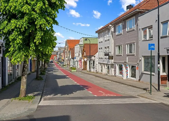 Modern 3-bedroom In The Heart Of *